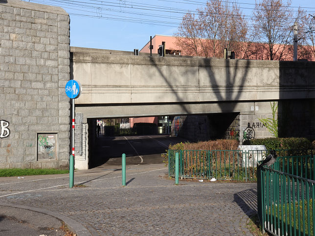 Br�cke �ber die Vorgartenstra�e